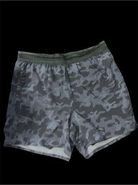 Ten Thousand black camo the session short